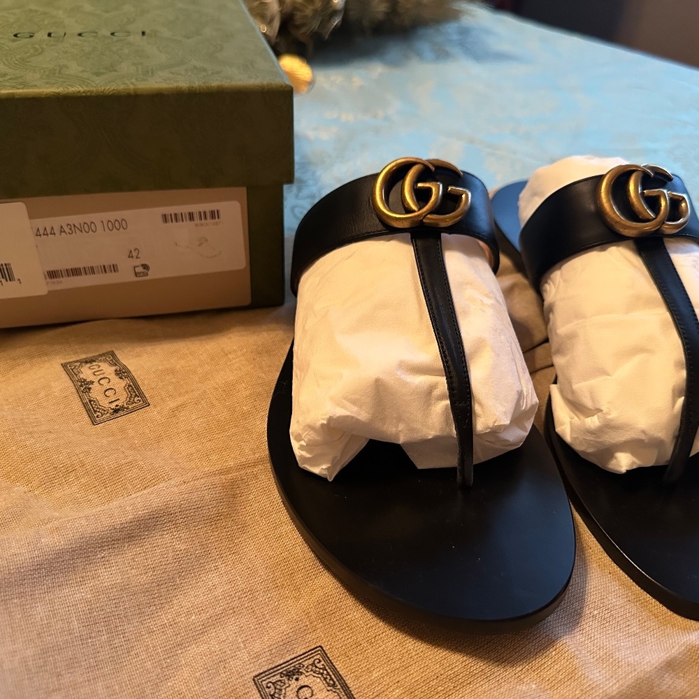 Calfskin GG Marmont Thong Sandals - Picture 3 of 6